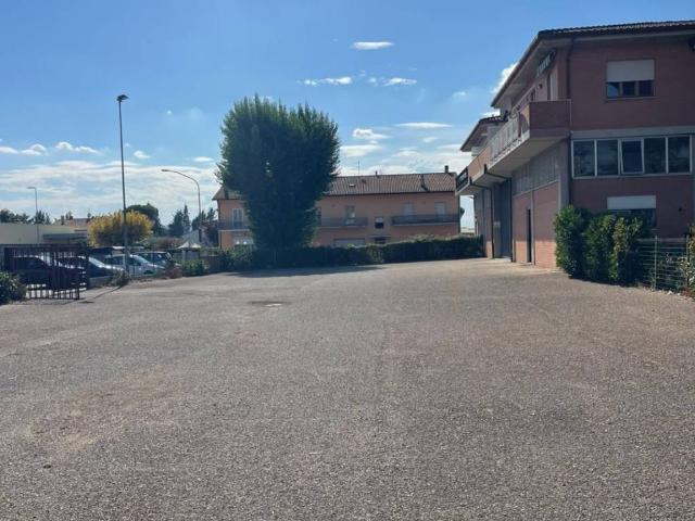 Locale Commerciale in vendita a Santa Maria degli Angeli, Assisi
