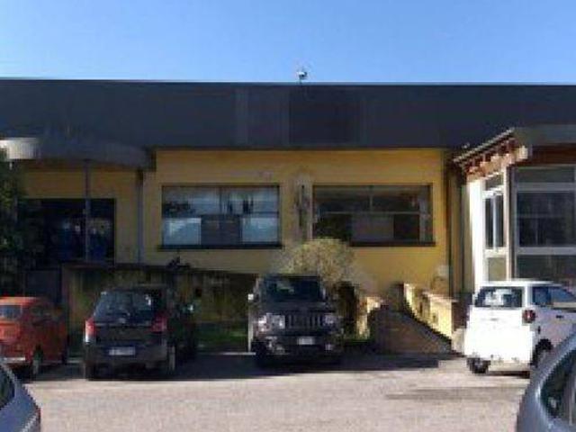 Locale Commerciale in vendita a Assisi, Umbria