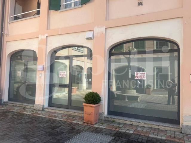 Locale Commerciale in vendita a Pagnano, Asso