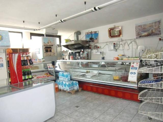 Locale Commerciale in vendita a Scarenna, Asso