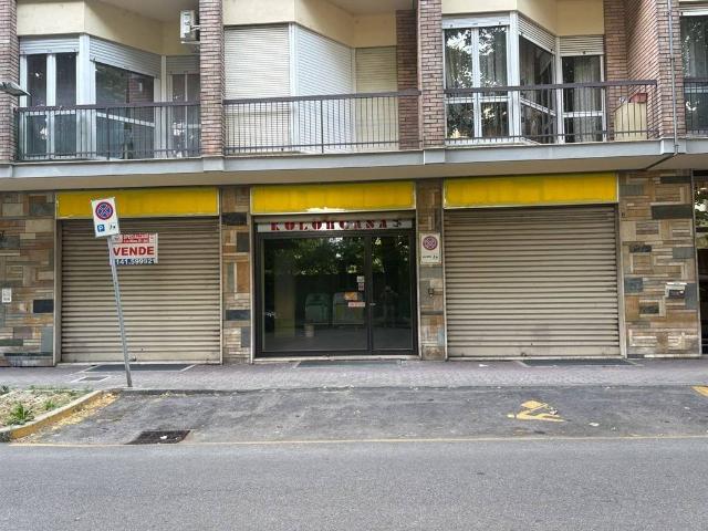 Locale Commerciale in vendita a Piemonte, Asti