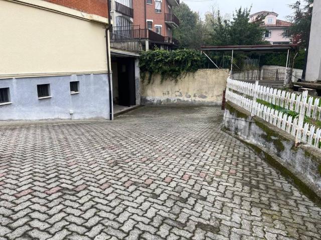 Locale Commerciale in vendita a Piemonte, Asti