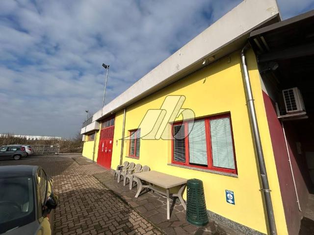 Locale Commerciale in vendita a Piemonte, Asti