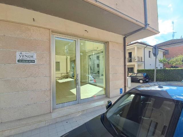 Locale Commerciale in vendita a Atina Inferiore - Ponte Melfa, Atina