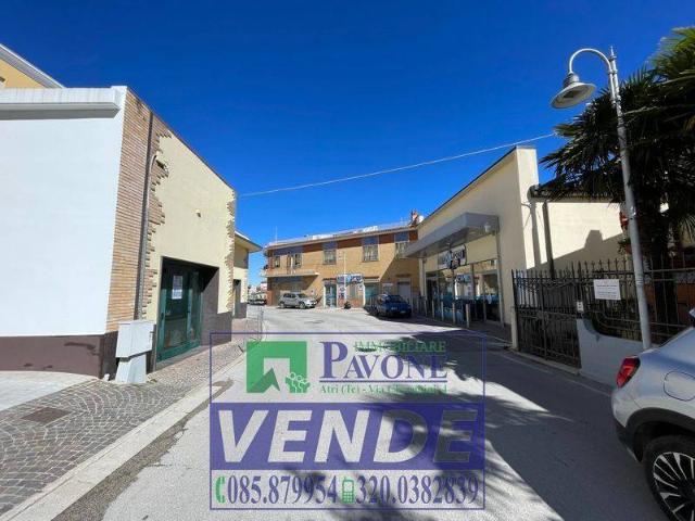 Locale Commerciale in vendita a Atri, Abruzzo