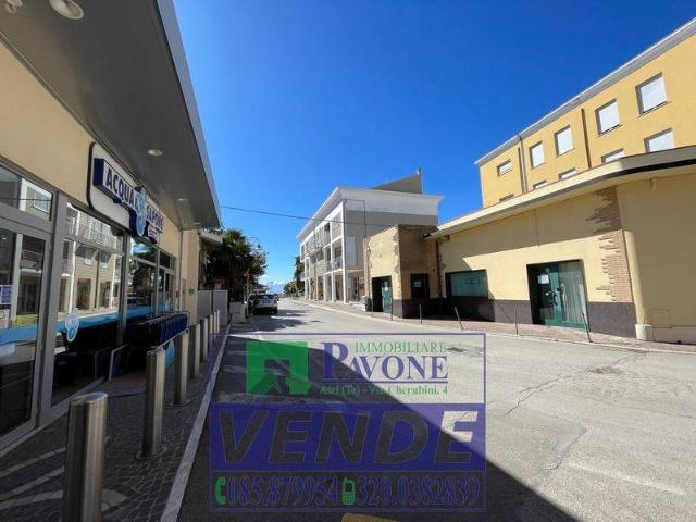 Locale Commerciale in vendita a Atri, Teramo