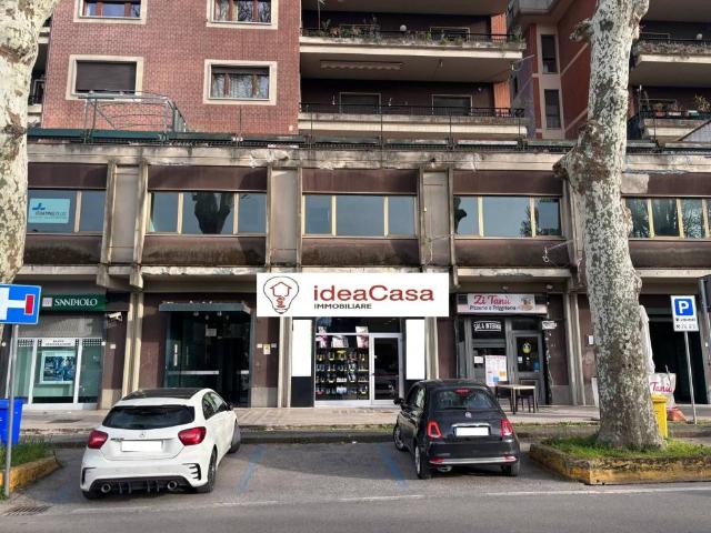 Locale Commerciale in vendita a Atripalda, Campania