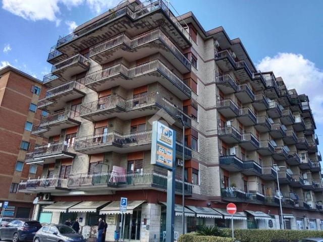 Locale Commerciale in vendita a Atripalda, Campania
