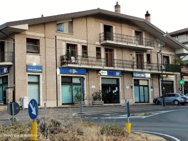 Locale Commerciale in vendita a Atripalda, Campania