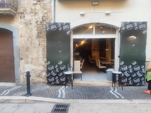 Locale Commerciale in vendita a Atripalda, Campania
