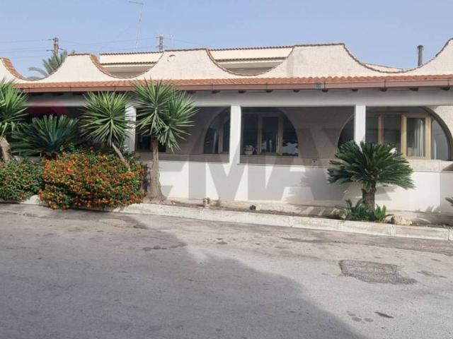 Locale Commerciale in vendita a Augusta, Sicilia