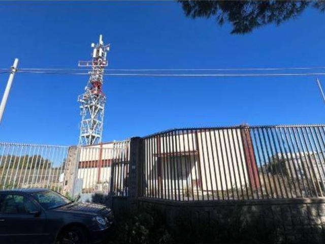 Locale Commerciale in vendita a Augusta, Sicilia