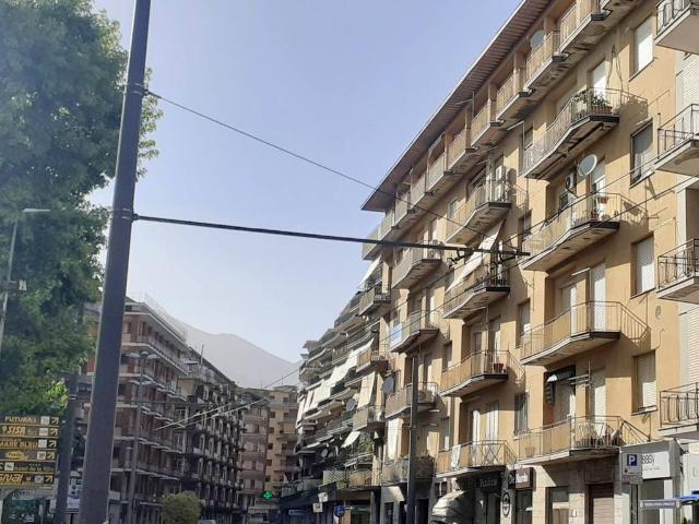 Locale Commerciale in vendita a Avellino, Campania