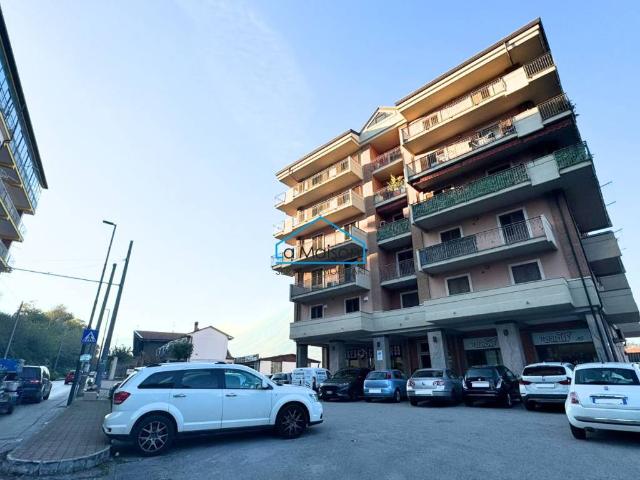 Locale Commerciale in vendita a Avellino, Campania