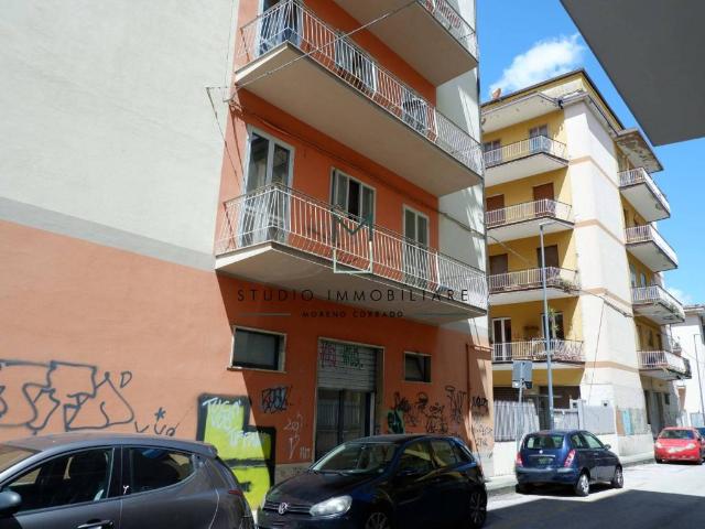Locale Commerciale in vendita a Avellino, Campania