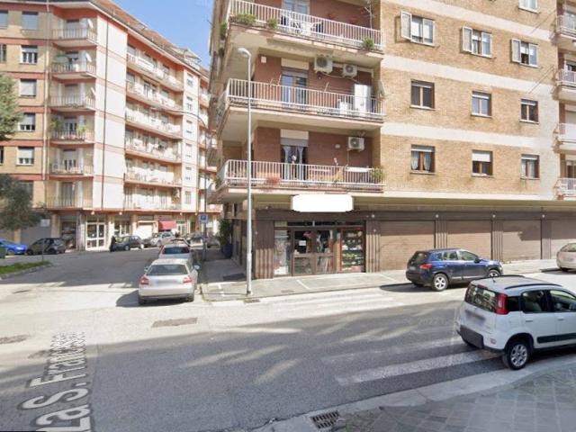 Locale Commerciale in vendita a Partenio, Avellino