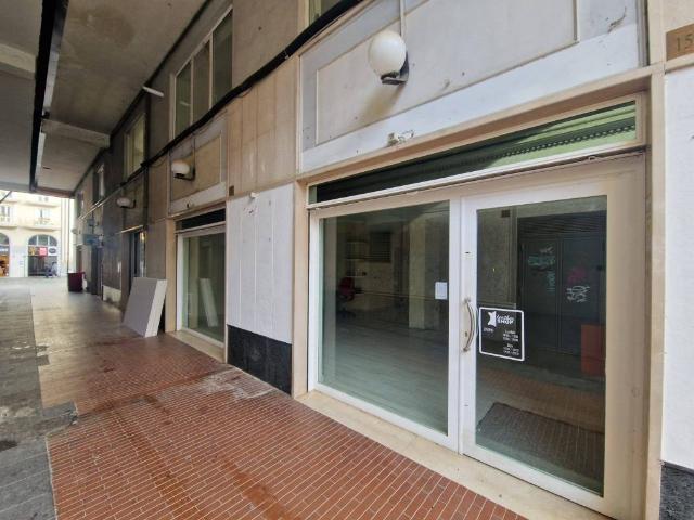 Locale Commerciale in vendita a Avellino, Campania