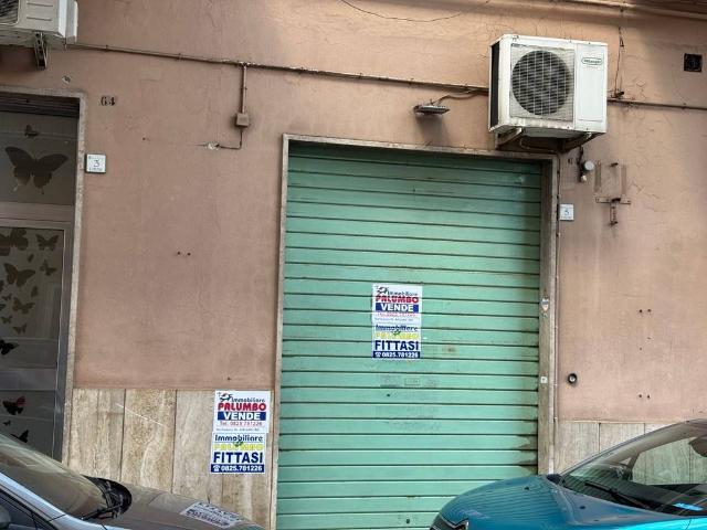 Locale Commerciale in vendita a Avellino, Campania