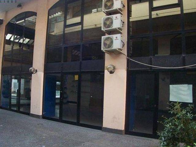 Locale Commerciale in vendita a Avellino, Campania