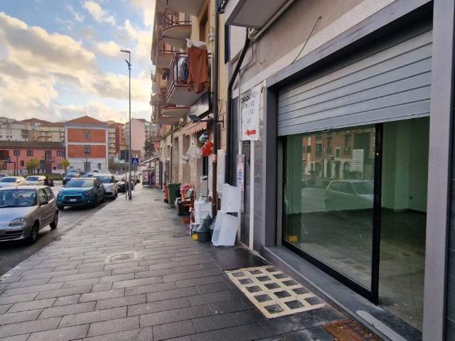 Locale Commerciale in vendita a Avellino