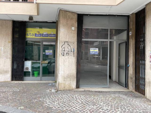 Locale Commerciale in vendita a Avellino, Campania