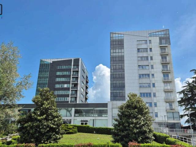 Locale Commerciale in vendita a Avellino, Campania