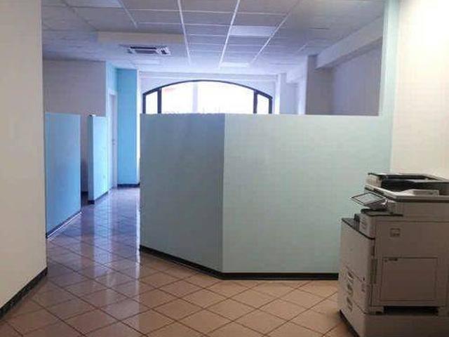 Locale Commerciale in vendita a Avellino, Campania