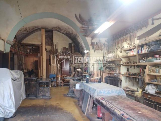 Locale Commerciale in vendita a Avellino