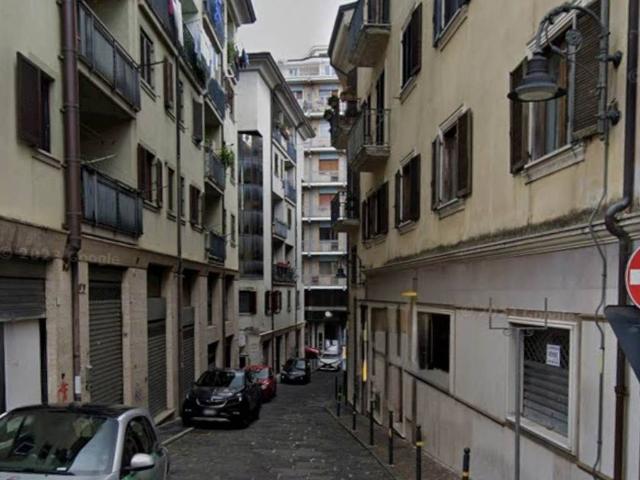 Locale Commerciale in vendita a Avellino, Campania