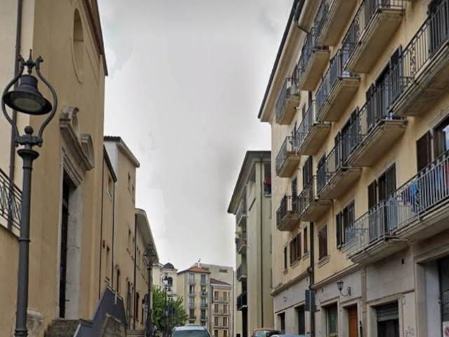 Locale Commerciale in vendita a Avellino, Campania