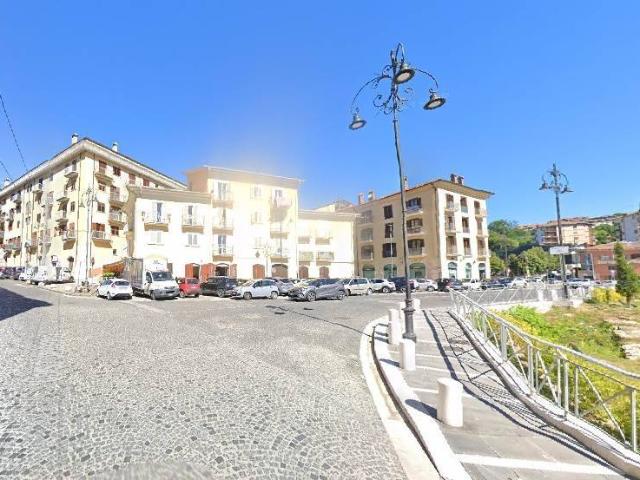 Locale Commerciale in vendita a Avellino, Campania