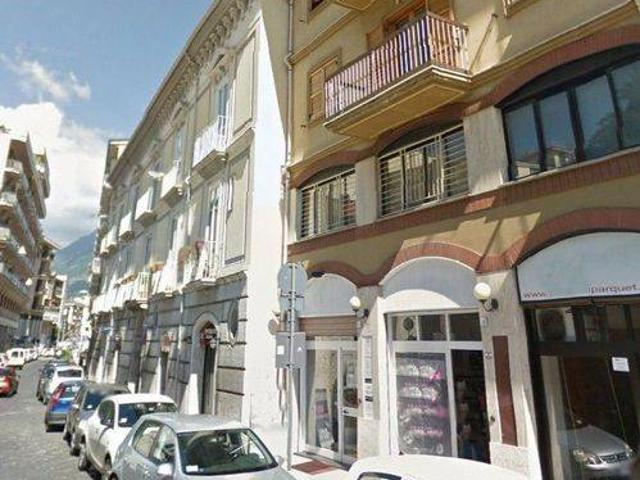 Locale Commerciale in vendita a Avellino, Campania