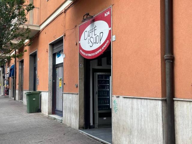 Locale Commerciale in vendita a Santa Maria delle Grazie, Avellino