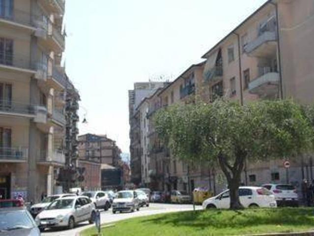Locale Commerciale in vendita a Santa Maria delle Grazie, Avellino