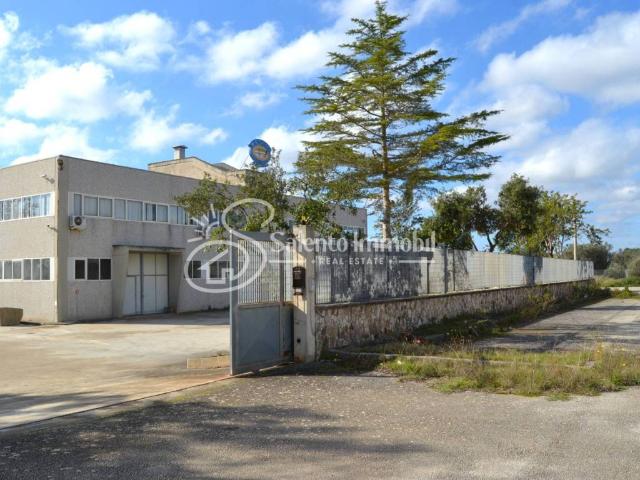 Locale Commerciale in vendita a Puglia, Taranto