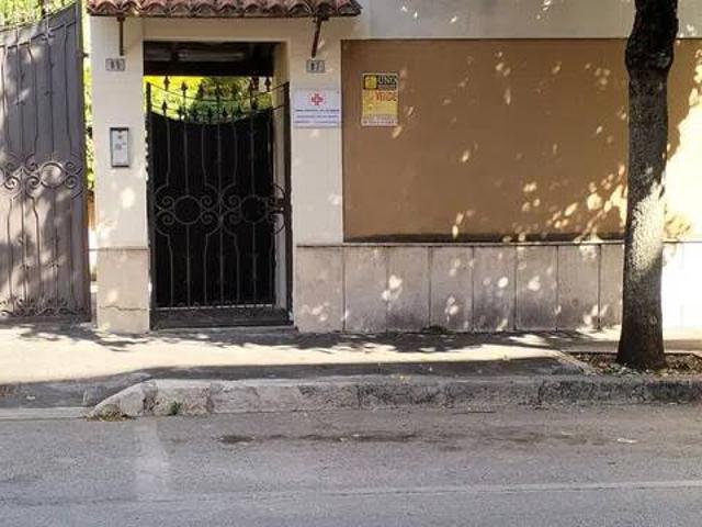 Locale Commerciale in vendita a Avezzano, Abruzzo