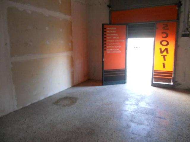 Locale Commerciale in vendita a Avezzano, Abruzzo