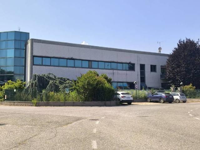 Locale Commerciale in vendita a Grangia, Piemonte
