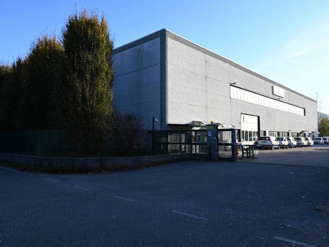 Locale Commerciale in vendita a Grangia, Piemonte