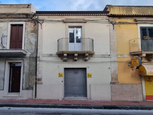 Locale Commerciale in vendita a Avola, Sicilia