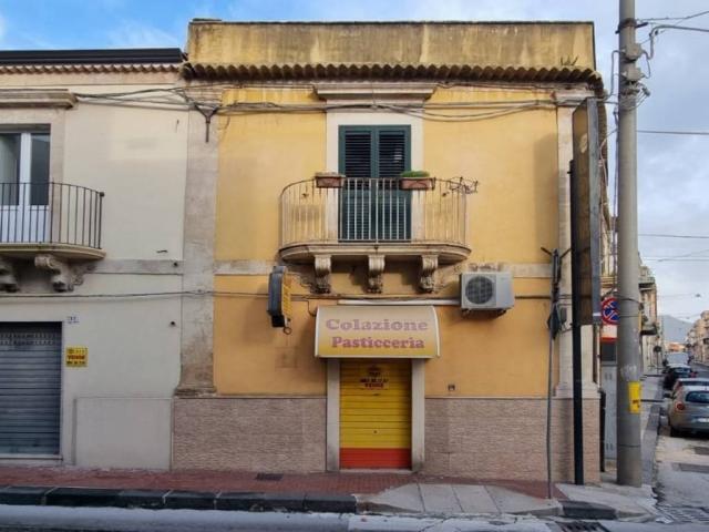 Locale Commerciale in vendita a Avola, Sicilia