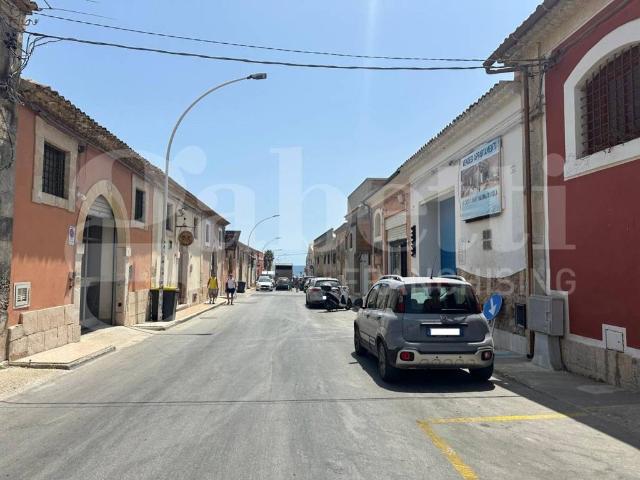 Locale Commerciale in vendita a Avola, Sicilia