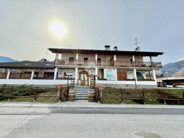 Locale Commerciale in vendita a Aymavilles, Aosta