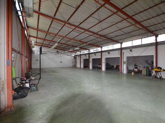 Locale Commerciale in vendita a Azzano Decimo, Friuli-Venezia Giulia