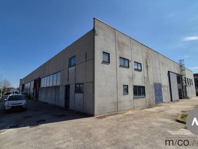 Locale Commerciale in vendita a Azzano Decimo, Friuli-Venezia Giulia