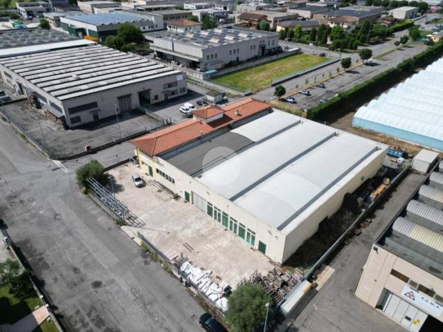 Locale Commerciale in vendita a Azzano Mella, Lombardia