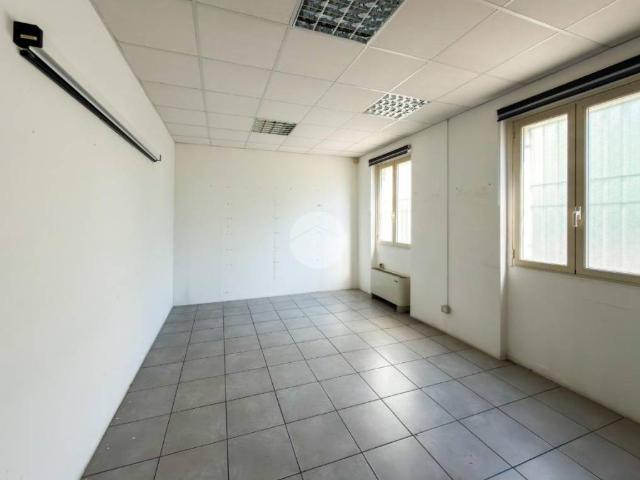 Locale Commerciale in vendita a Azzano Mella, Lombardia