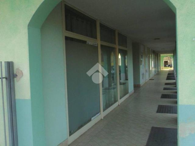 Locale Commerciale in vendita a Azzano Mella, Lombardia