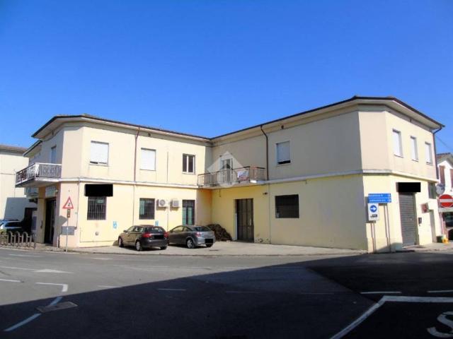 Locale Commerciale in vendita a Azzano Mella, Lombardia
