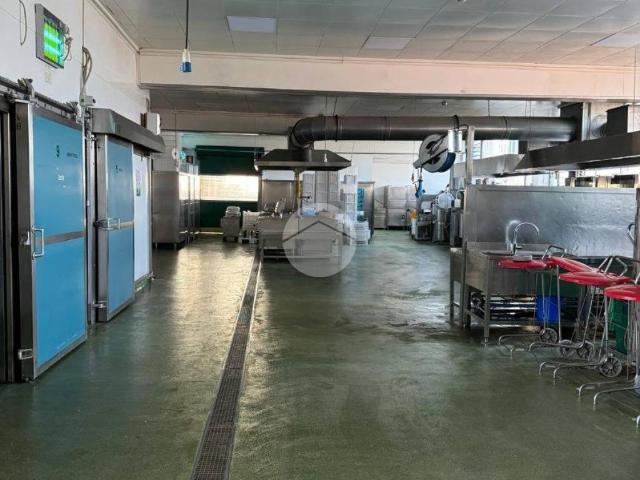 Locale Commerciale in vendita a Azzano San Paolo, Lombardia